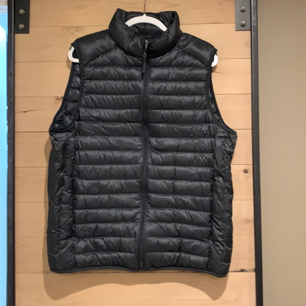 Uniqlo black down vest